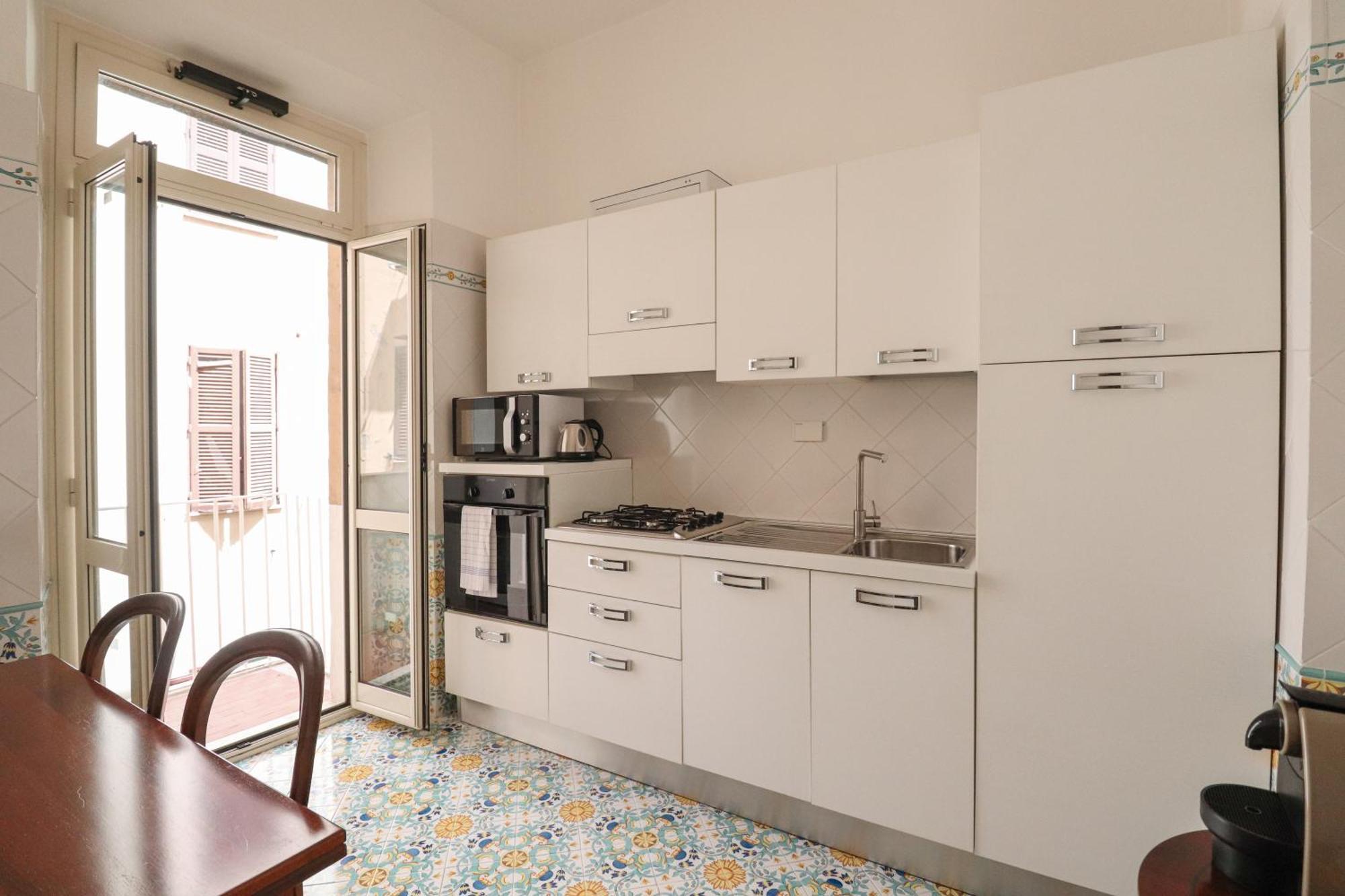 Casa Cecilia A Monti Apartment โรม ภายนอก รูปภาพ