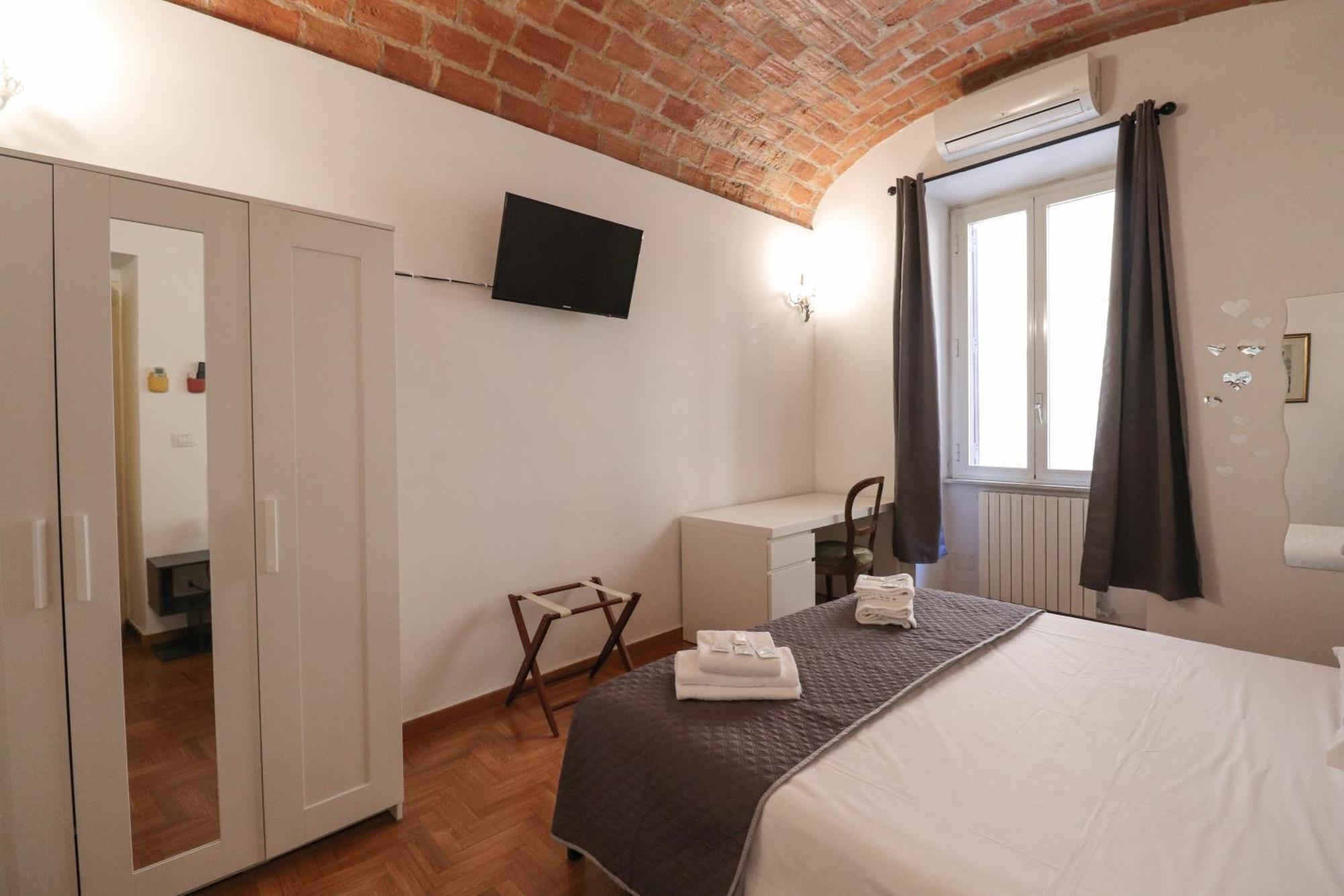 Casa Cecilia A Monti Apartment โรม ภายนอก รูปภาพ